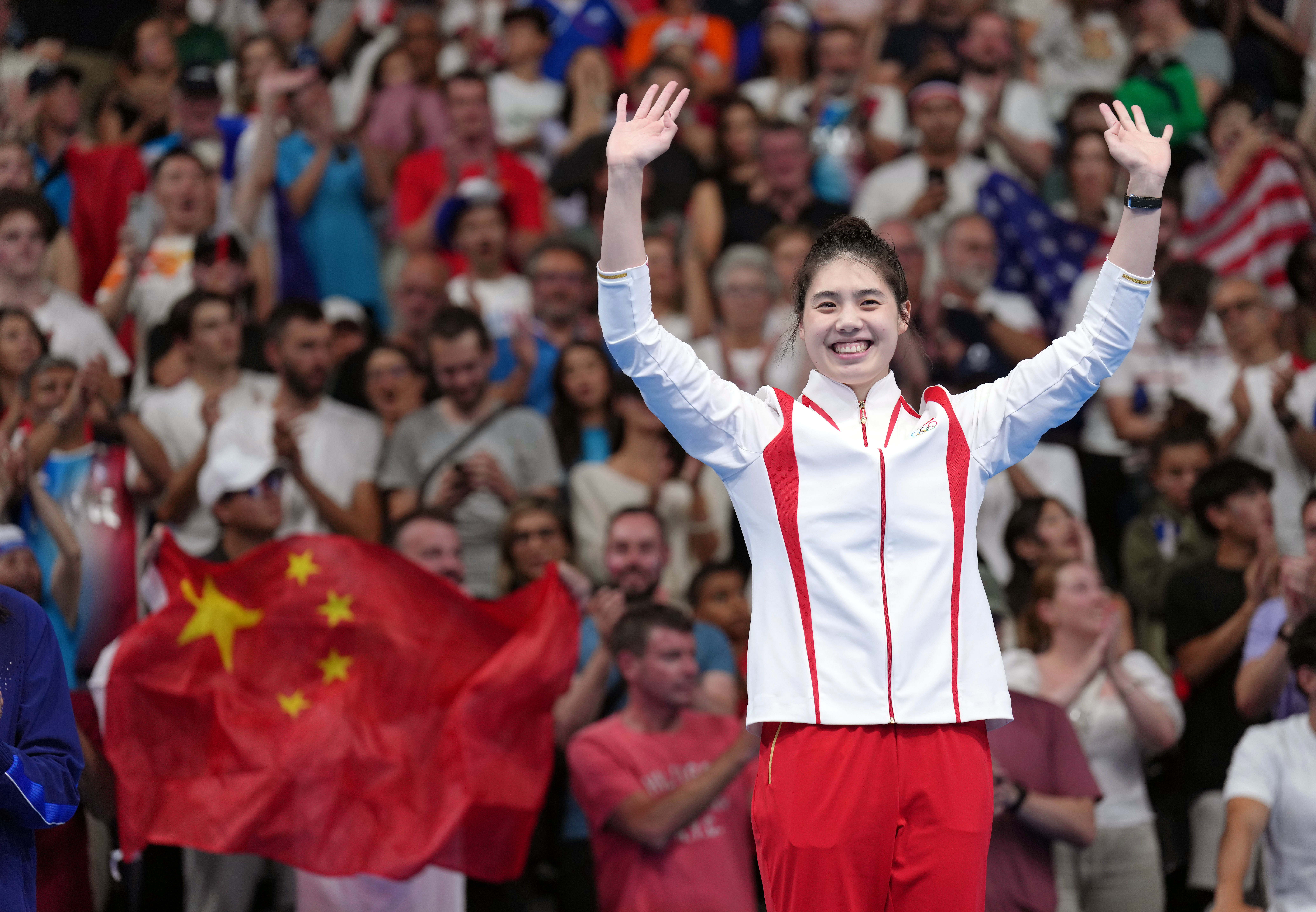 游泳女子米自由泳比赛瑞士选手夺冠