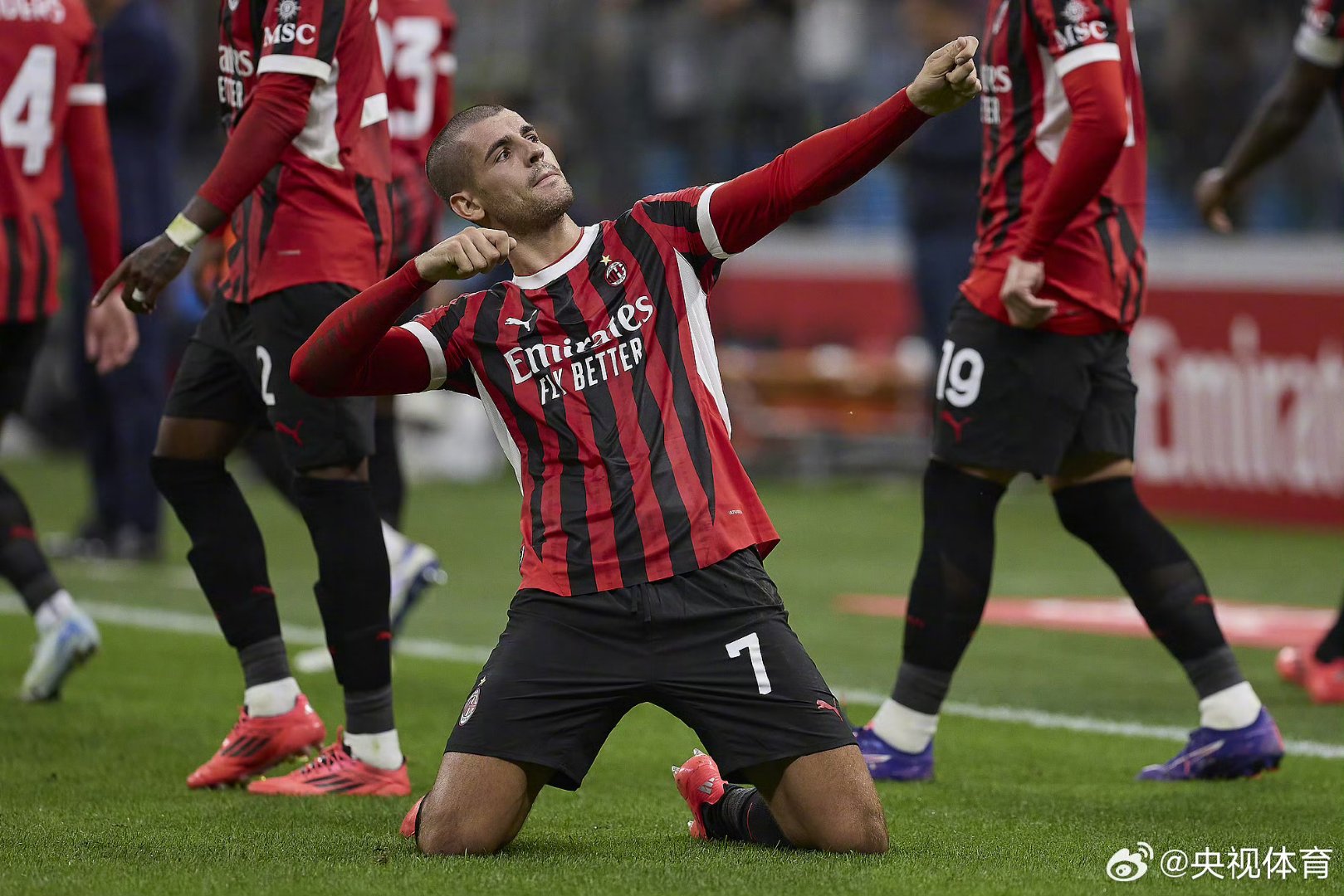 犀利传中助攻，中场大将成球队最佳推手