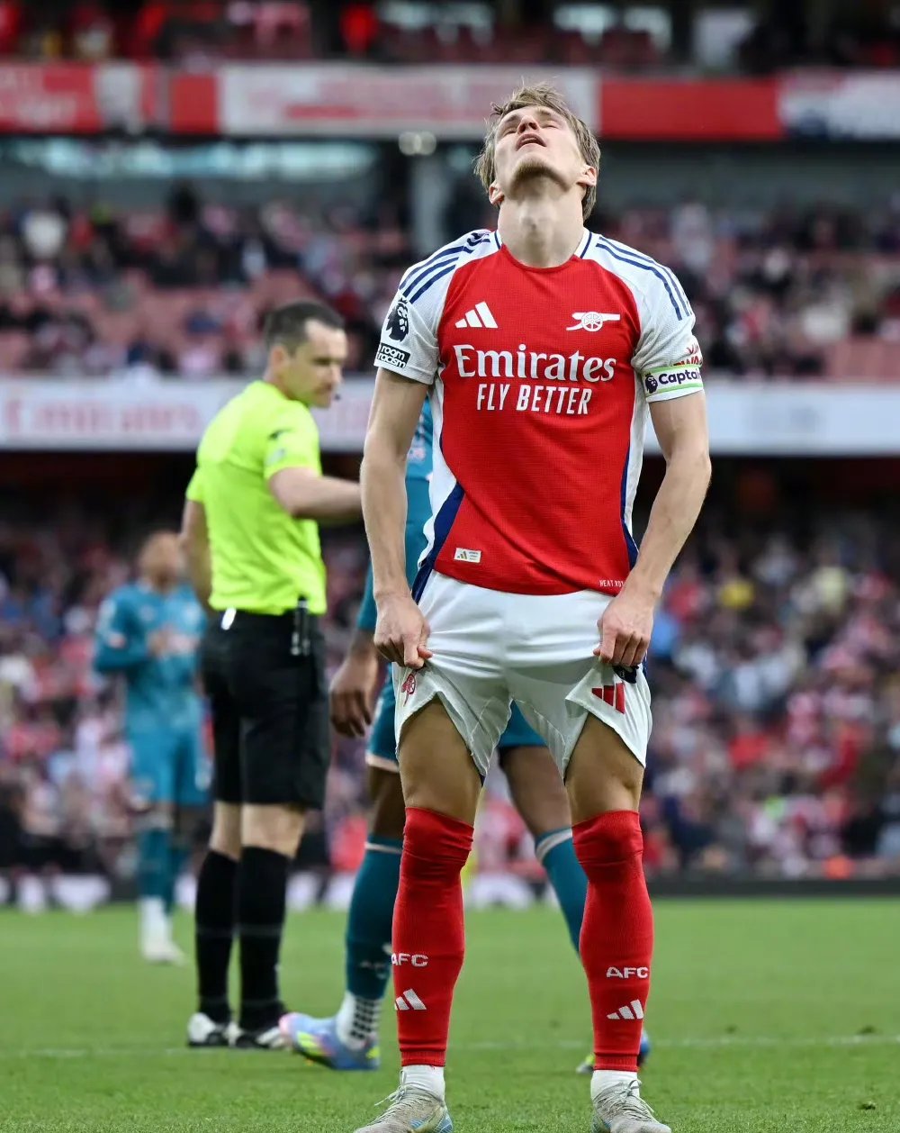 阿森纳主帅战术举措备受争议，球迷纷纷抨击的简单介绍