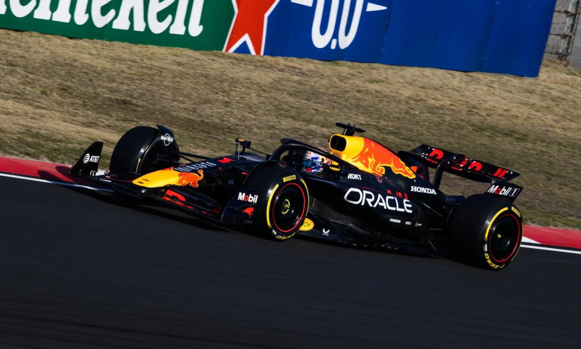 包含红牛车队翻盘梅赛德斯，皮亚斯特里高光表现的词条