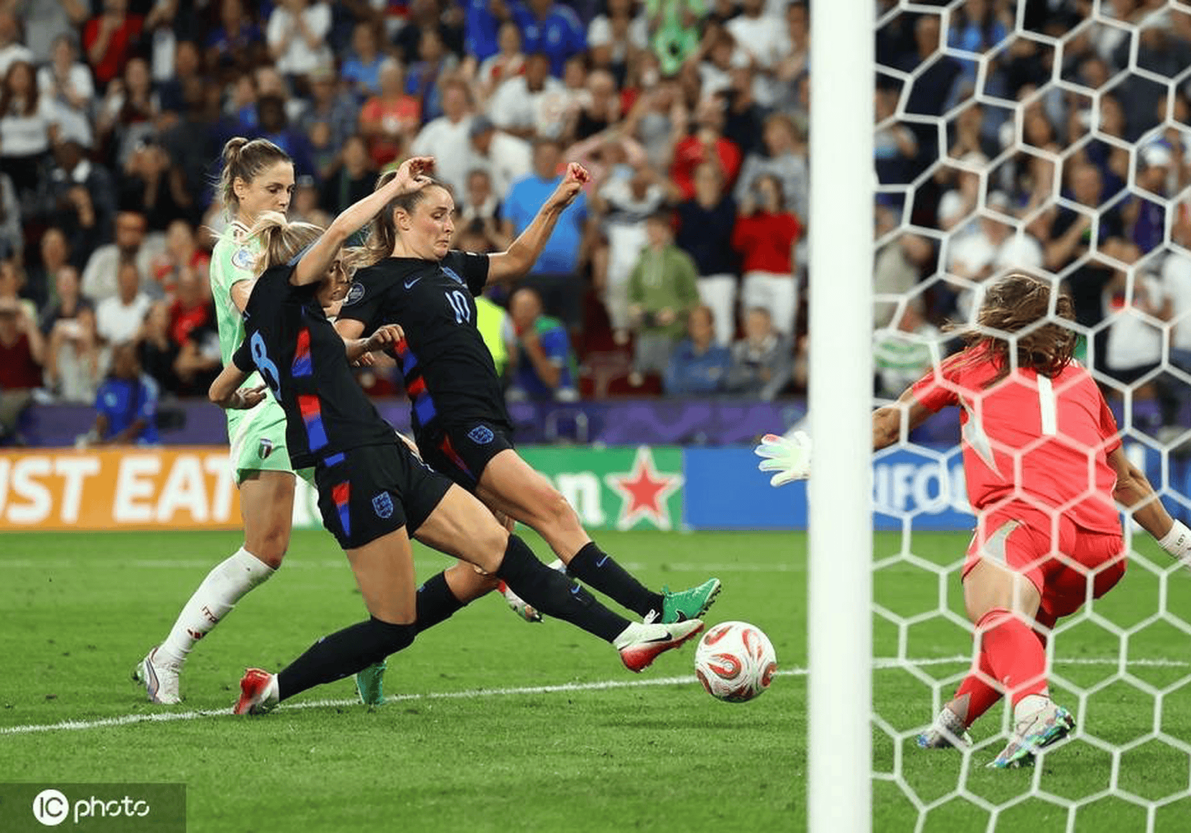 英格兰队绝杀奥地利队，梁靖崑统治全场