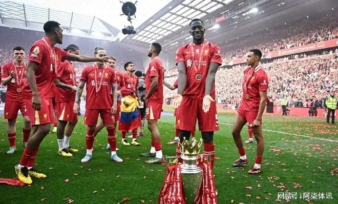 关于拜仁完胜莱比锡红牛，萨拉赫扛起全队的信息