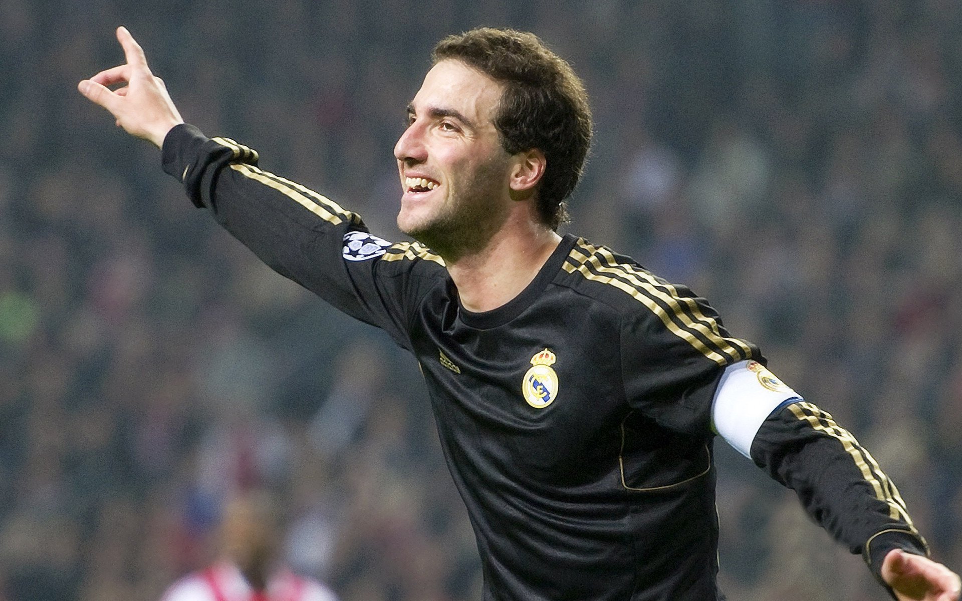 曼城对阵加拿大,阿克个人能力完全展现,一场比赛定义现代后卫的巅峰