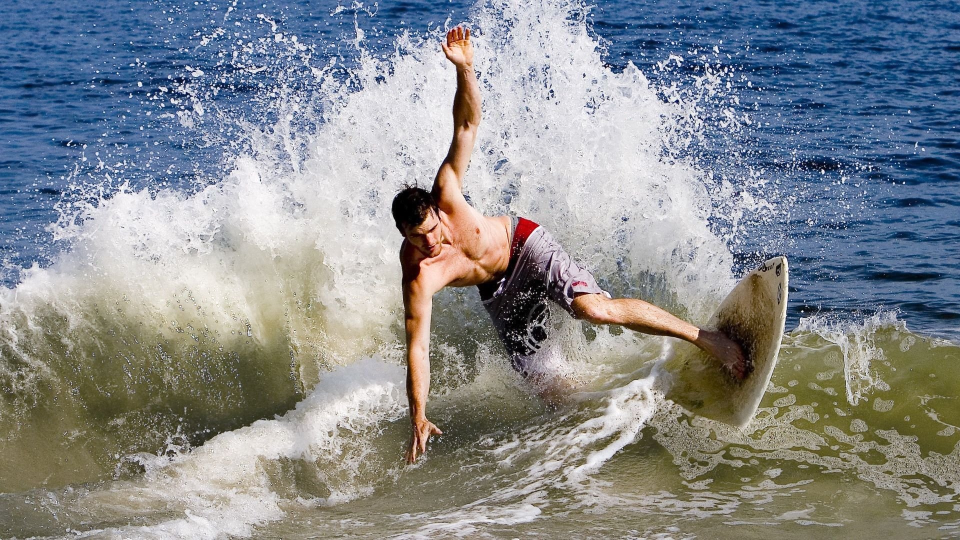 阿拉巴的德比时刻,当曼城基因终结西班牙足球的旧秩序